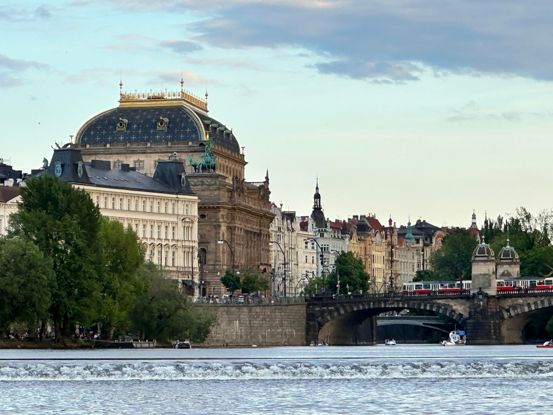 Panorama Národního divadla a Střeleckého ostrova